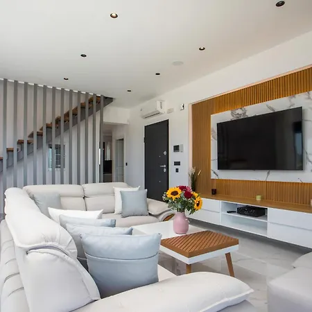 Vilă Blue Sunrise 2 *