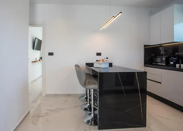 Blue Sunrise 2 فيلة *