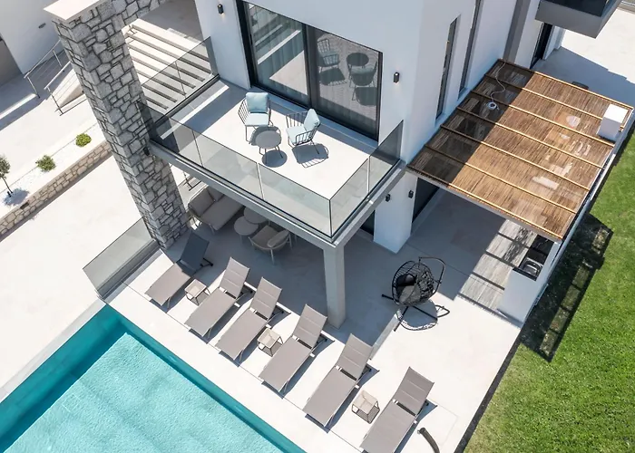 Blue Sunrise 2 فيلة *